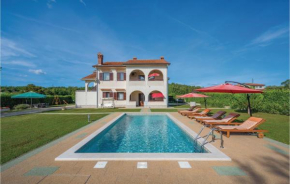 Гостиница Beautiful home in Motovun with WiFi and 3 Bedrooms  Мотовун